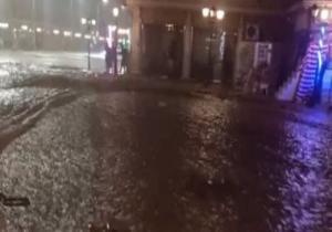 سيول وبرق ورعد تضرب شرم الشيخ والمياه تغرق الشوارع