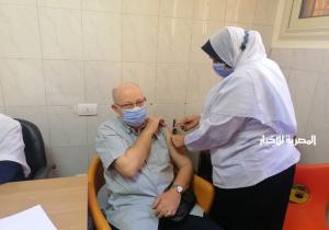 مكي يتفقد تطعيم المواطنين بلقاح كورونا بمستشفى المنصورة العام الجديد