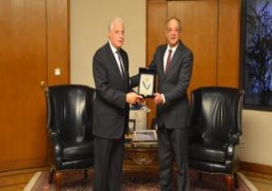 محافظ جنوب سيناء يلتقى رئيس شركة خدمات البترول الجوية لبحث سبل التعاون