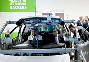 رئيس الوزراء يتفقد منظومة العمل بشركة "فاليو" العالمية المتخصصة في تطوير تكنولوجيا السيارات