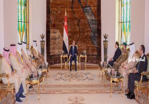الرئيس السيسي والفريق الركن ناصر بن حمد يؤكدان ضرورة احتواء التوتر بالمنطقة والدفع بعدم توسع نطاق الصراع