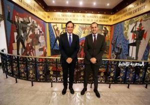 وزير الخارجية الإكوادوري يستقبل السفير المصري في كيتو