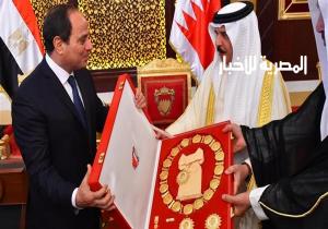 -ملك البحرين يمنح السيسي أرفع وسام بحريني
