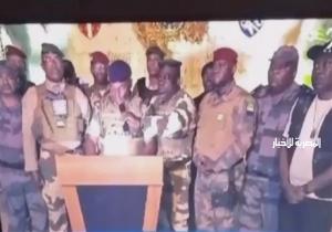 أول فيديو للحظة إعلان الانقلاب العسكري في الجابون