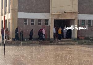 أمطار غزيرة تغرق شوارع كفرالشيخ.. وجهود كبيرة لشفط تجمعات المياه |صور