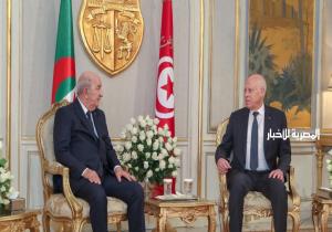 الرئيس التونسي يهنئ نظيره الجزائري بالفوز ببطولة كأس العرب 2021