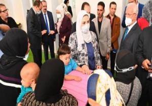 بالصور .. وزيرة التضامن توجه بتوفير الرعاية لأطفال حى الأسمرات