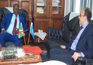 السفير المصري في بوجمبورا يلتقي وزير دفاع بوروندي لمناقشة تطوير العلاقات