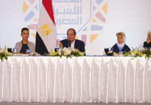 الرئيس السيسي يدير حوارًا مفتوحًا مع المواطنين بالأسمرات