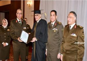 الأكاديمية الطبية العسكرية تسلم شهادات علمية وتكرم المتميزين من الأطباء العسكريين والمدنيين | صور