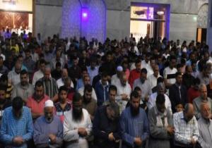 أعداد غفيرة تؤدى صلاة التراويح بمسجد آل الشامى بالمحلة