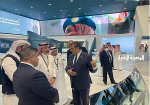 "وزير الدولة للإنتاج الحربي" يتفقد الجناحين الإماراتي والسعودي بمعرض الدفاع "IDEX 2023"