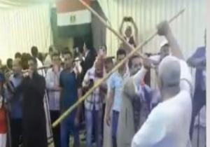 المصريون فى الكويت يحتفلون باستفتاء الدستور بـ"تحطيب العصا"