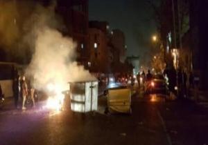 مواجهات عنيفة فى إيران.. ومحتجون يسقطون صورة المرشد:" الموت للديكتاتور"