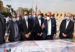 رئيس الوزراء يتابع أعمال تطوير الساحة المحيطة بمسجد عمرو بن العاص