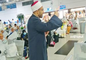 أئمة وواعظات الأوقاف في توديع أفواج الحجاج بمطار القاهرة الدولي | صور