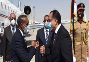 رئيس الوزراء يستقبل نظيره الصومالى بمطار القاهرة