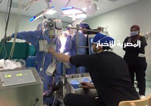 إجراء عمليات جراحية وتسليم سماعات وأطراف صناعية لعدد من المرضى بكفر الشيخ | صور