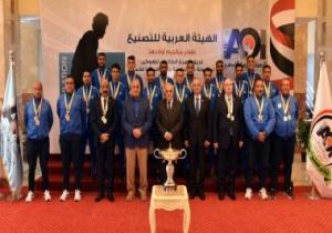رئيس العربية للتصنيع يكرم فريق مصنع الطائرات لفوزه ببطولة أفريقيا للهوكي