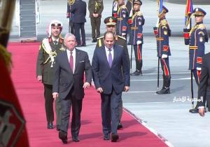 الرئيس السيسي يستقبل العاهل الأردني بمطار القاهرة | فيديو