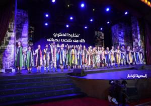الرئيس السيسي يشاهد عرضًا مسرحيًا على هامش منتدى شباب العالم / صور