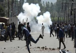 مواجهات عنيفة فى كشمير احتجاجا على قتل شاب بسيارة عسكرية هندية