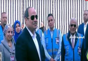 الرئيس السيسي يتفقد مشروعات "حياة كريمة" بقرية أم دومة بسوهاج| فيديو