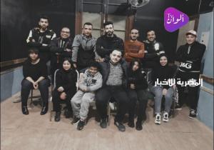 " أيام وبنعيشها .. من الجاني" عرض مسرحي لمجموعة من الشباب يناقش قضية اجتماعية