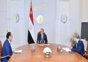 الرئيس السيسي يجتمع مع رئيس الوزراء ووزير التموين لبحث توفير السلع الأساسية للمواطنين