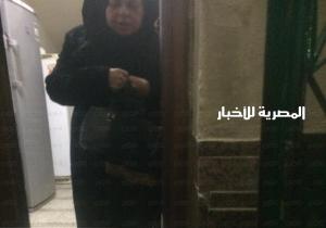 انهيار الفنانة " فيفي عبده " أثناء تشييع جثمان زوج ابنتها بمسجد مصطفى محمود