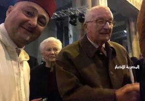 سفير السلام وساقي الأرواح المنشد حسن الرحالي يهدي طربوشاً مغربياً لملك بلجيكا عربون للصداقة العريقة بين بلجيكا والمغرب.