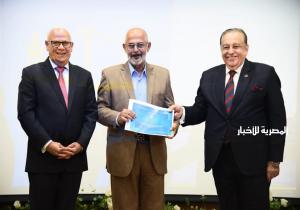 محافظ  بورسعيد يستقبل أعضاء الصالون البحري المصري