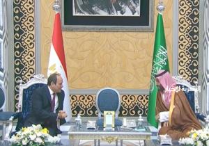 ولى العهد السعودي يستقبل الرئيس السيسي لدى وصوله للمشاركة في «قمة جدة»