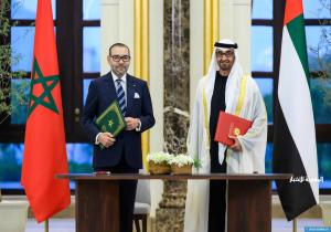 جلالة الملك ورئيس دولة الإمارات العربية المتحدة يوقعان بأبوظبي إعلان "نحو شراكة مبتكرة ومتجددة وراسخة