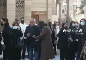 بدء توافد مشيعي جنازة مها أبو عوف بمسجد الرحمن الرحيم بصلاح سالم / صور