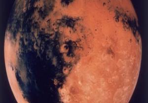 القمر يحجب المريخ فى ظاهرة فلكية نادرة تشاهد بالعين المجردة الأحد المقبل