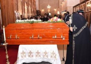 "البابا" يغادر كنيسة الأمير تادرس عقب انتهاء صلاة جنازة مطران المنيا