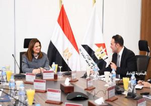وزيرة الهجرة تناقش تعزيز تحويلات المصريين بالخارج في ختام فعاليات مبادرة "بنفكر لبلدنا"