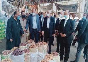 وزير التنمية المحلية ومحافظ القاهرة يتفقدان سوق العبور