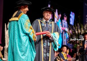 جامعة إيست لندن تمنح الدكتوراه الفخرية لوزير التعليم العالي تقديرًا لتاريخه العلمي