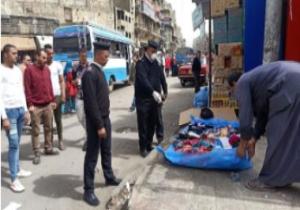 صوره..أمن القاهرة يفض سوق العتبة ويرفع الباعة الجائلين للحد من كورونا
