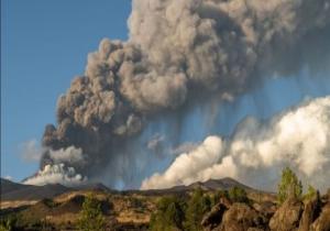 شاهد ثوران بركان جبل إتنا على جزيرة صقلية الإيطالية