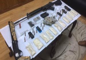 ضبط 8 أسلحة آلية و13 قضية مخدرات فى حملة على قرية مزغونة بالبدرشين