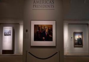 ظهور دونالد وميلانيا ترامب لأول مرة فى معرض اللوحات الرئاسية