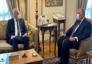 وزير الخارجية يبحث مع نظيره اليوناني سبل تطوير مجالات التعاون