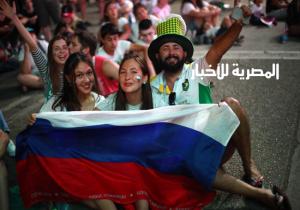 الجمهور الروسى يحتفل بالفوز على الفراعنة فى الشوارع