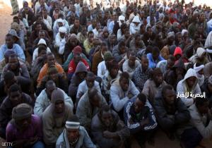 موت 13 مهاجرا اختناقا أثناء تهريبهم في ليبيا