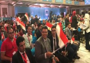 أعلام مصر تزين قاعة جامعة القاهرة قبيل الجلسة الختامية لمؤتمر الشباب