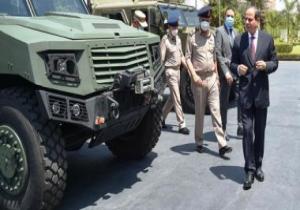 الرئيس السيسي يتفقد المركبات المدرعة متعددة المهام تصنيع القوات المسلحة