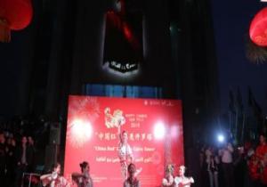 إضاءة برج القاهرة باللون الأحمر احتفالا بعيد الربيع الصينى